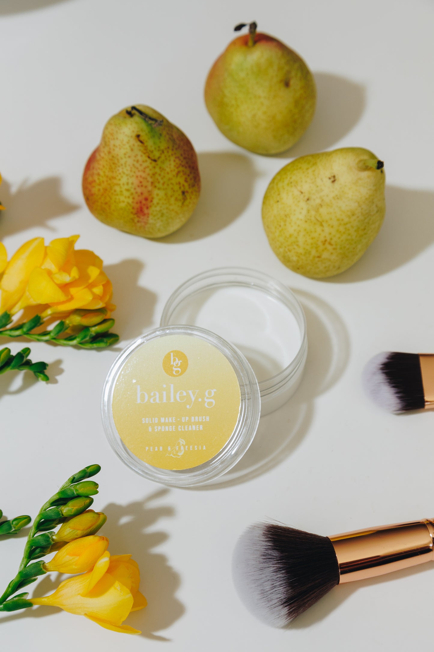 bailey.g solid make-up brush cleaner: Pear & Freesia