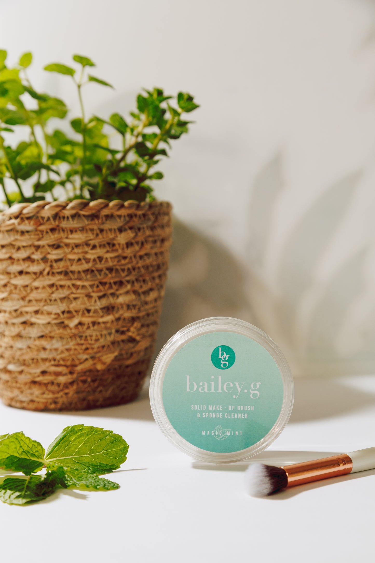 bailey.g solid make-up brush cleaner: Magic Mint