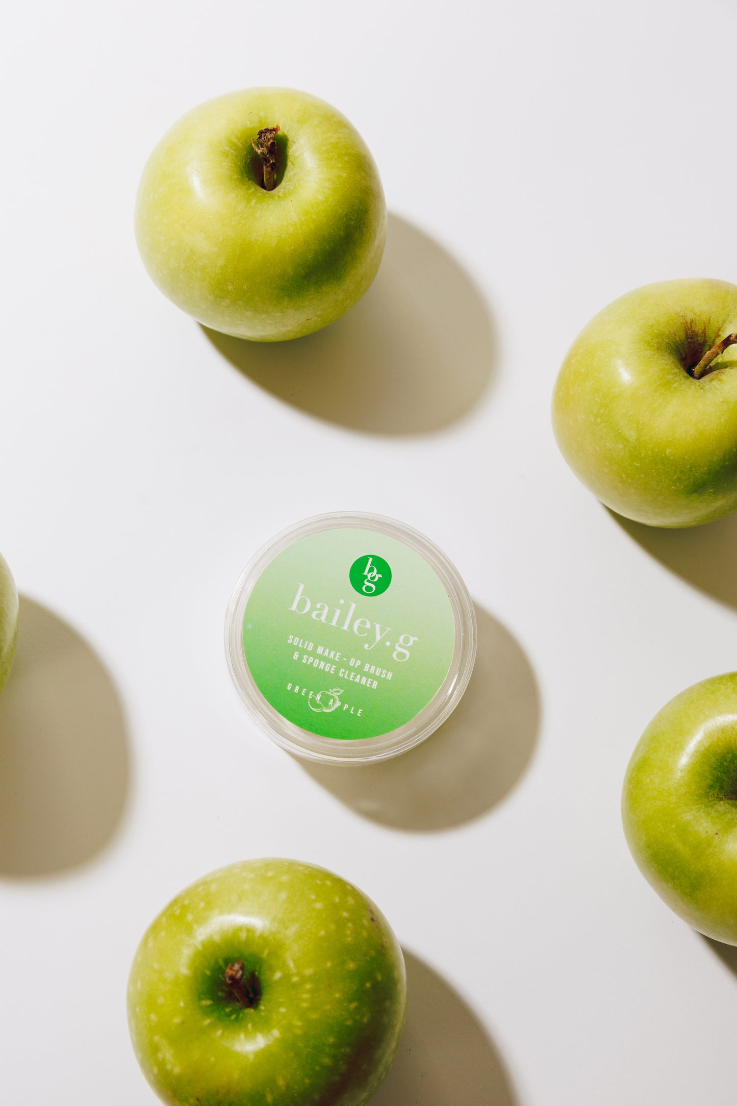 bailey.g solid make-up brush cleaner: Green Apple