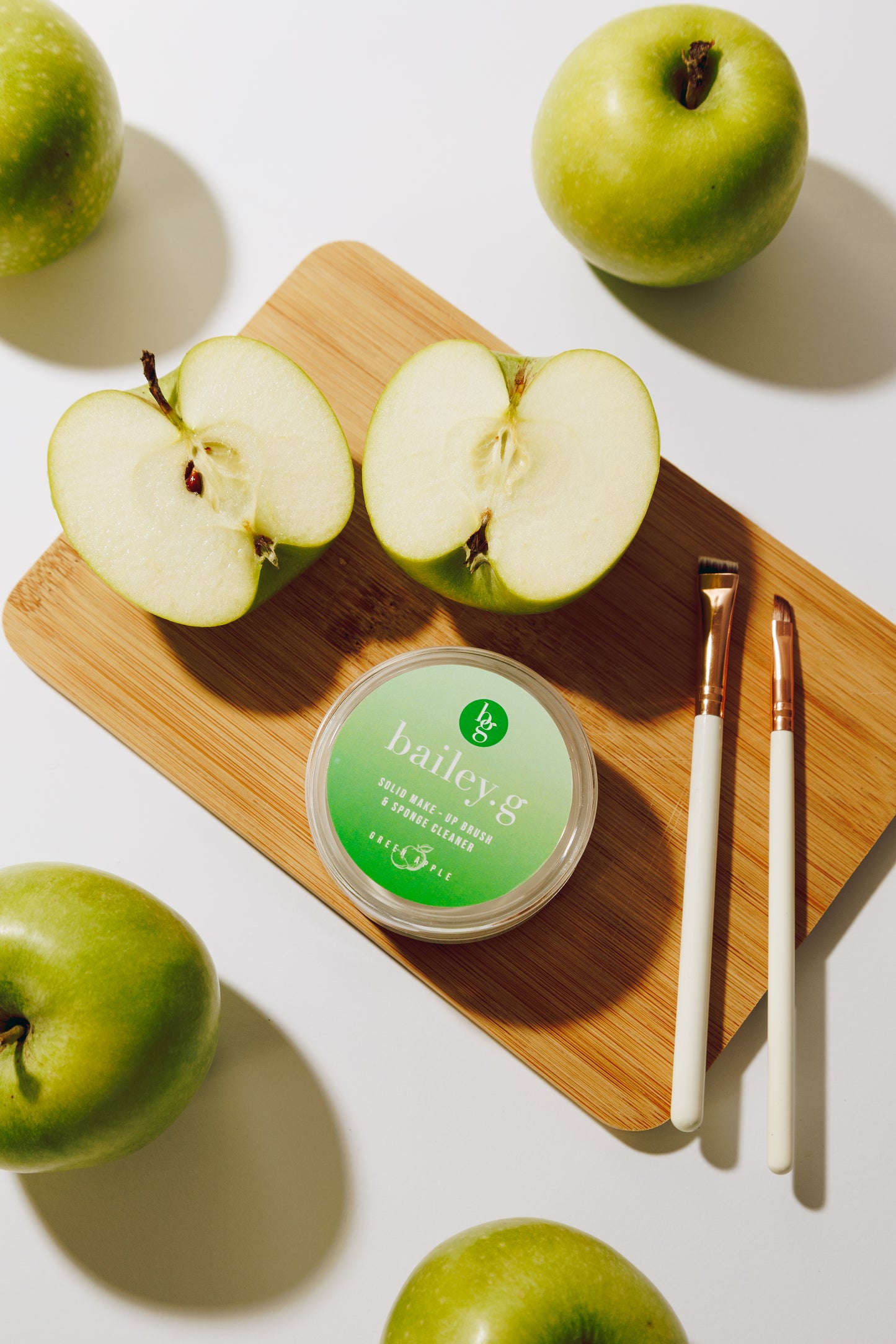bailey.g solid make-up brush cleaner: Green Apple