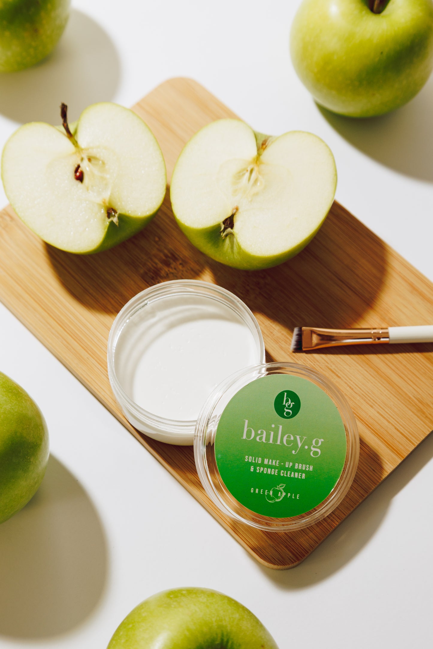 bailey.g solid make-up brush cleaner: Green Apple