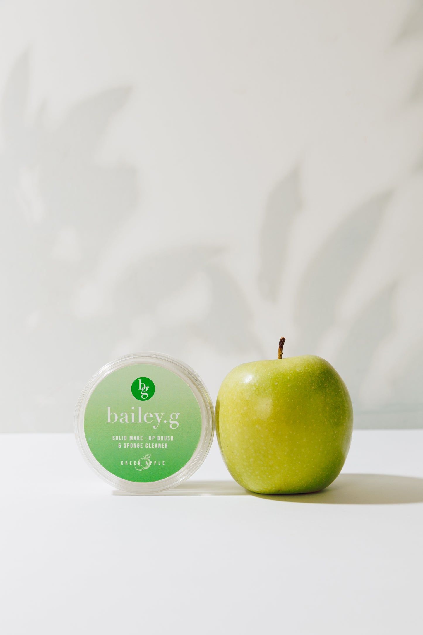 bailey.g solid make-up brush cleaner: Green Apple