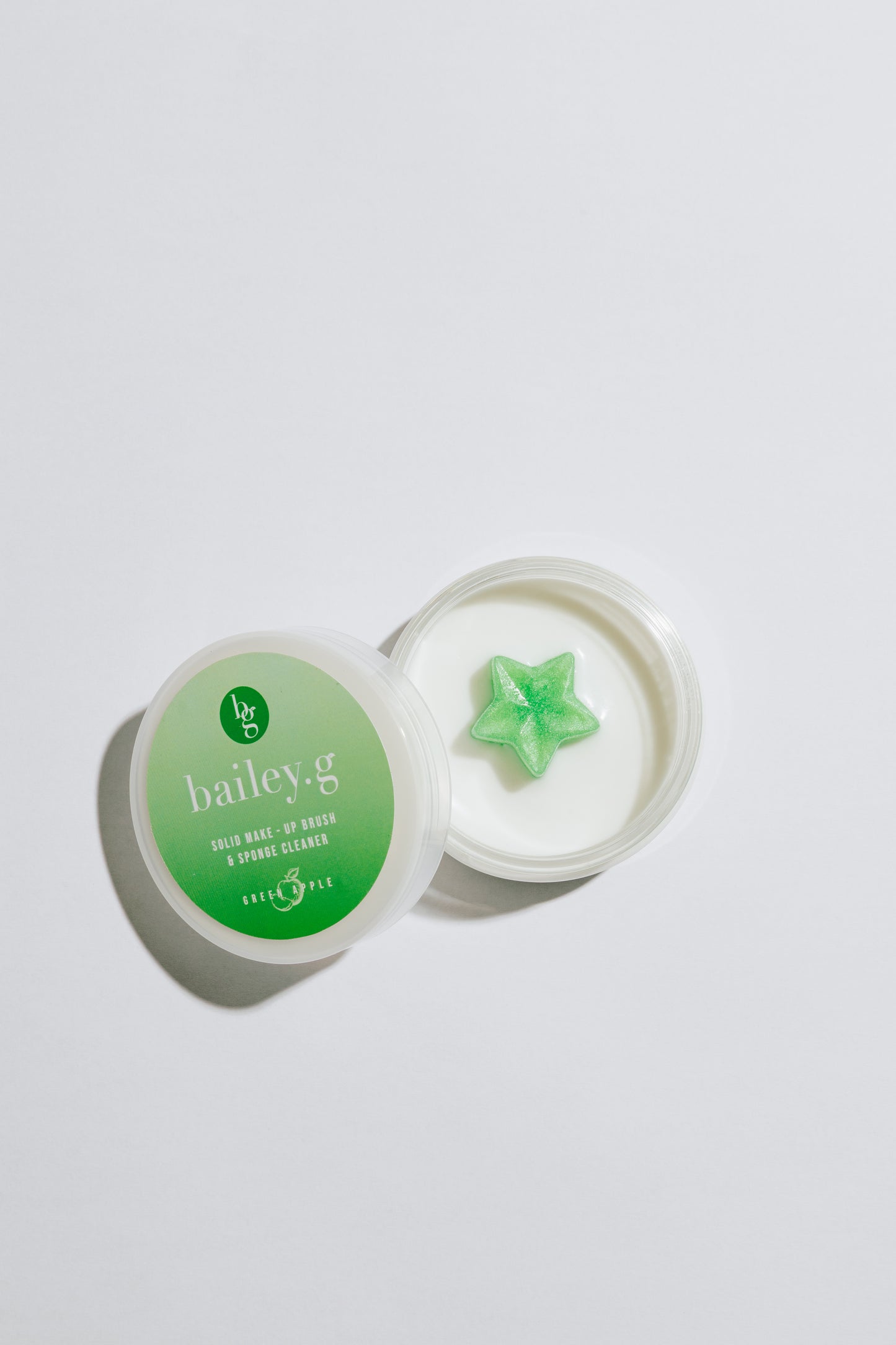 bailey.g solid make-up brush cleaner: Green Apple