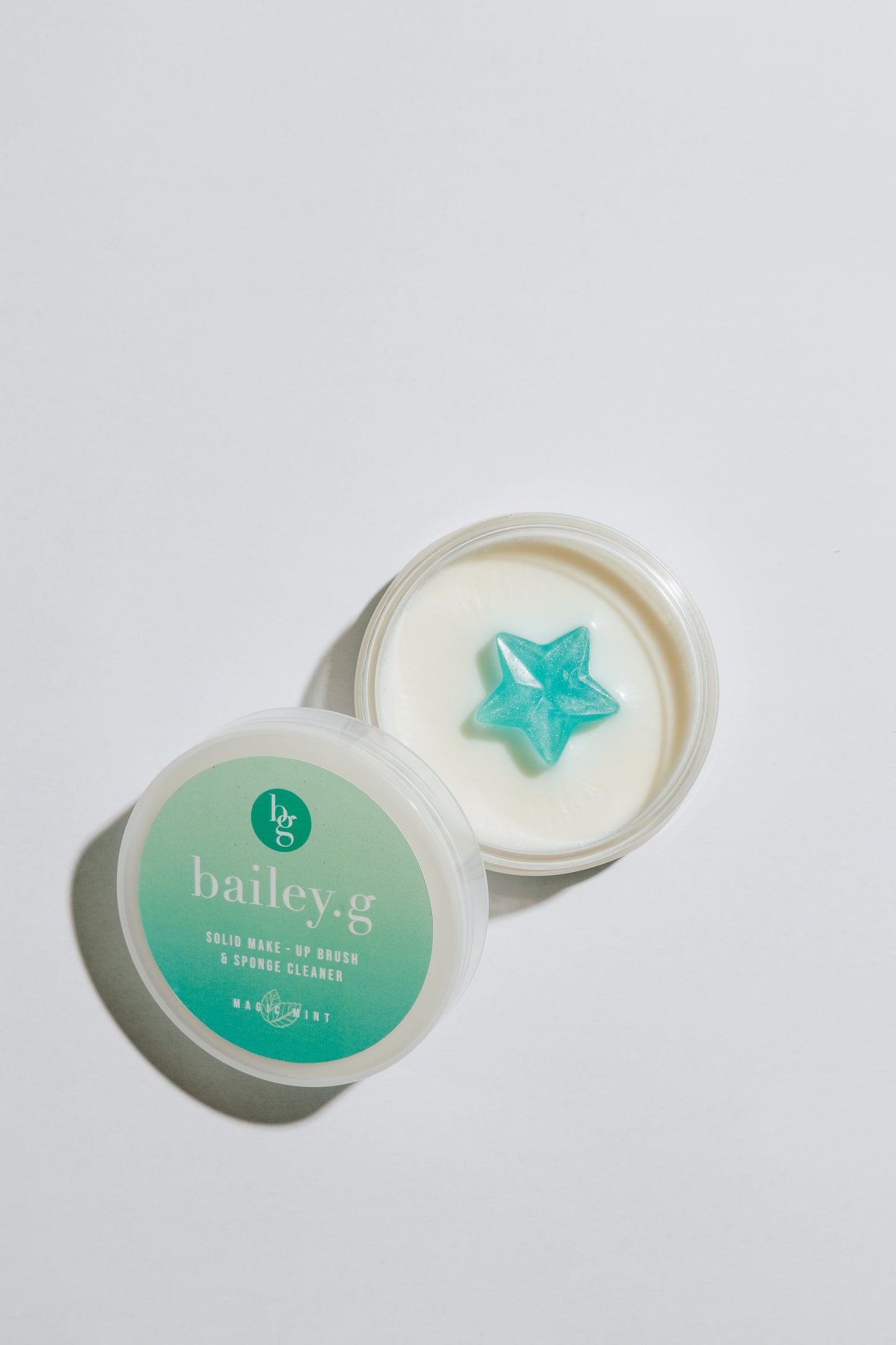 bailey.g solid make-up brush cleaner: Magic Mint